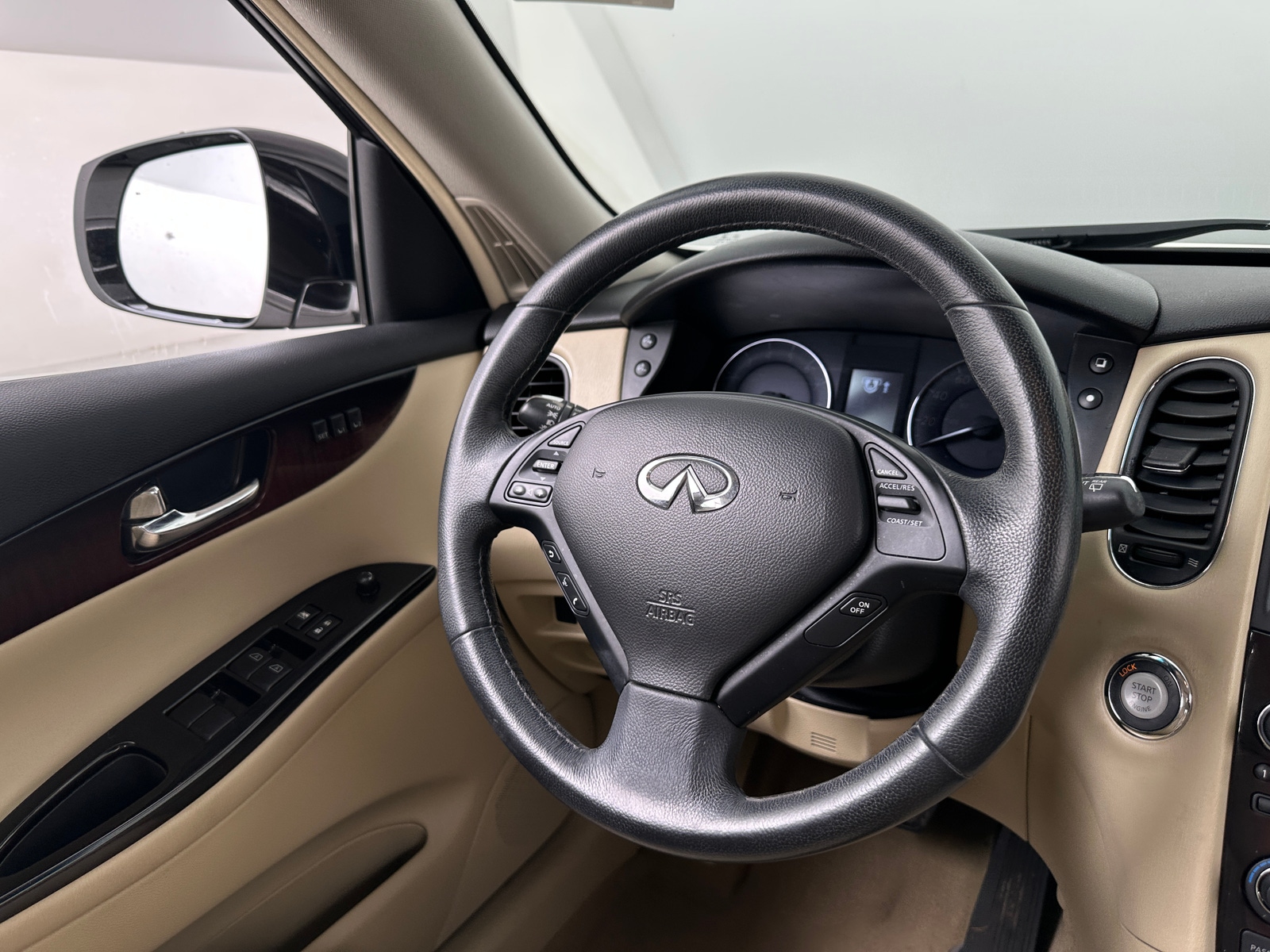 Thumbnail: 2017 INFINITI QX50 - 4