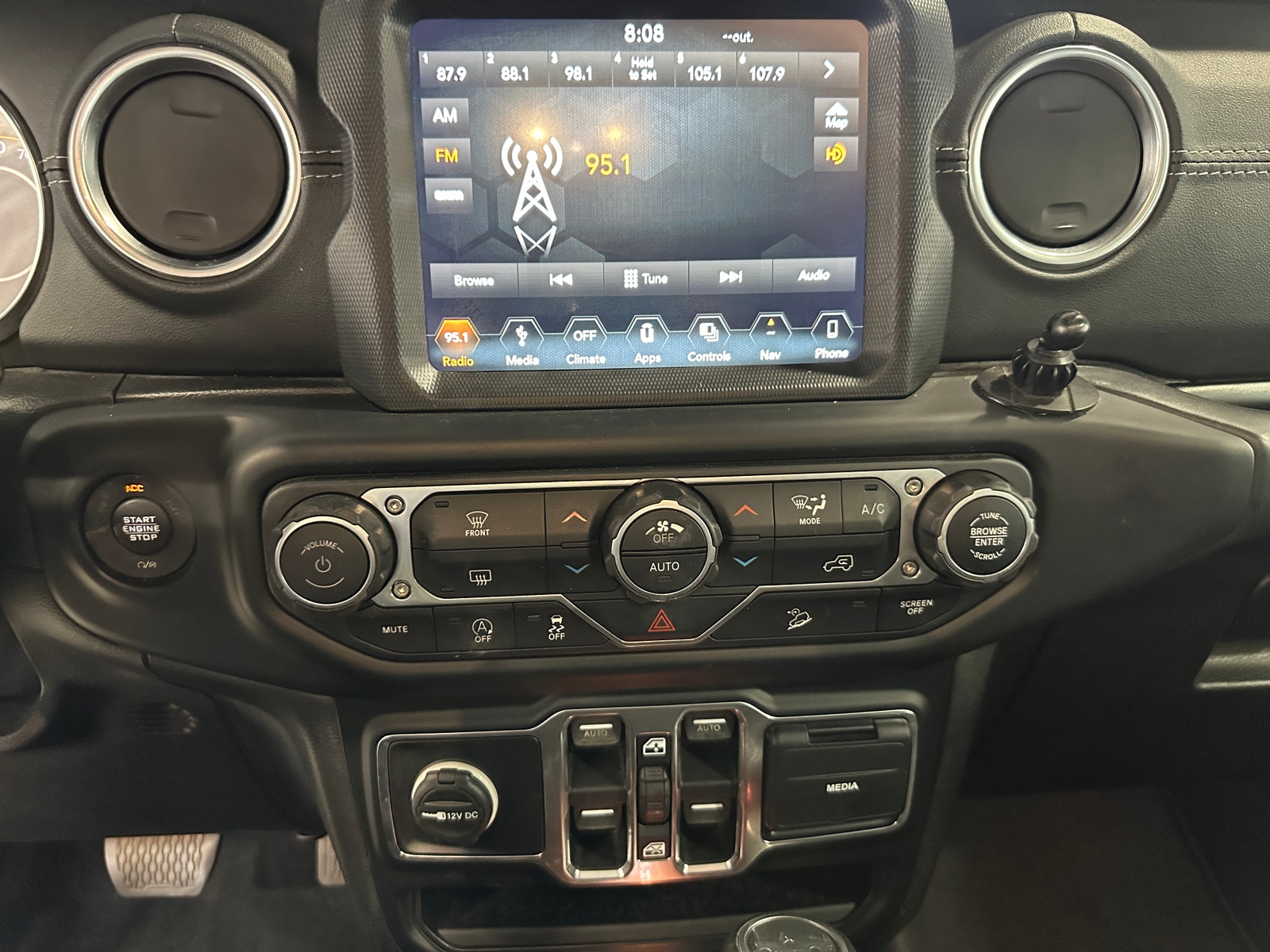 Thumbnail: 2019 Jeep Wrangler - 3