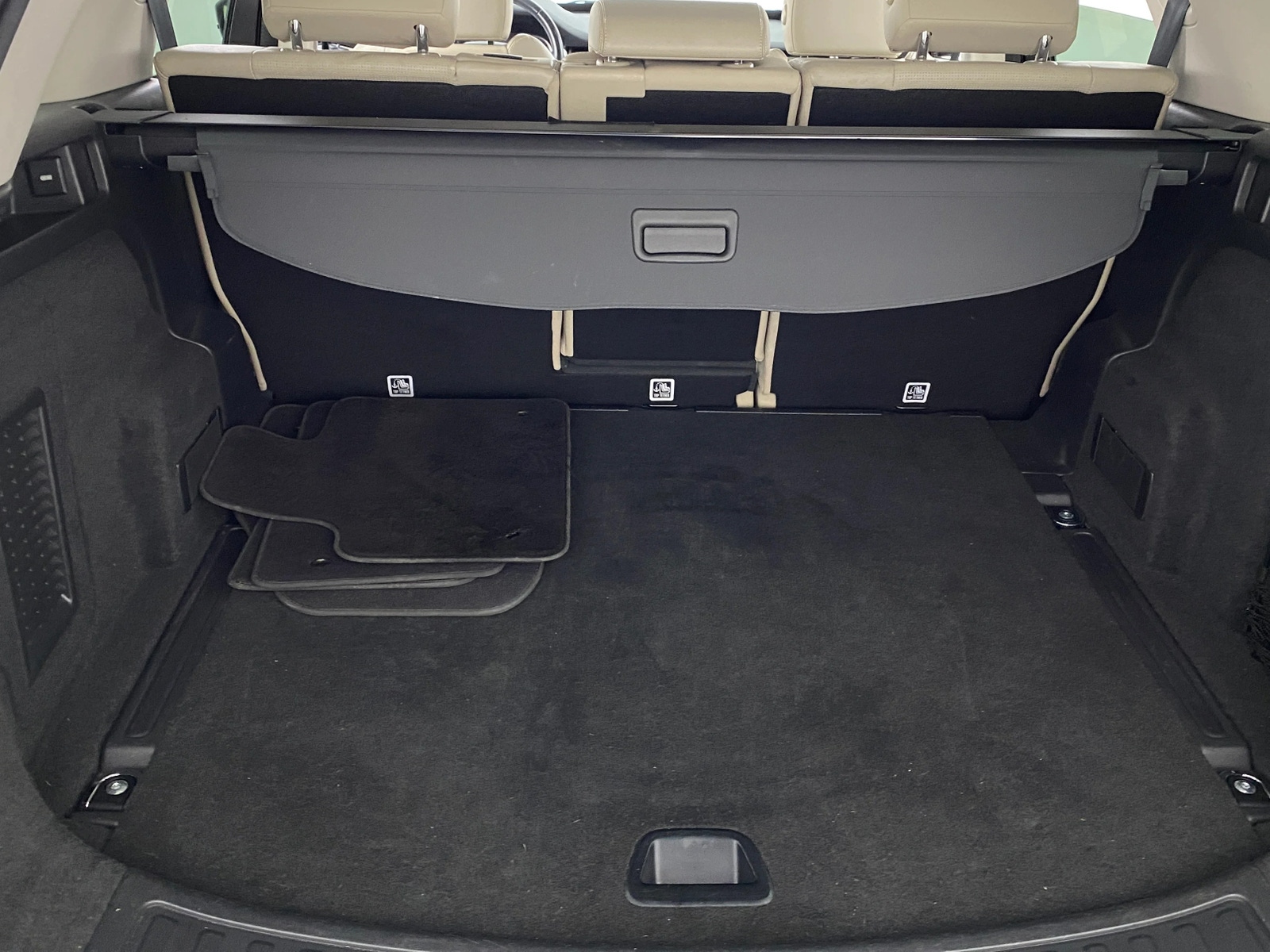 Thumbnail: 2020 Land Rover Discovery Sport - 6