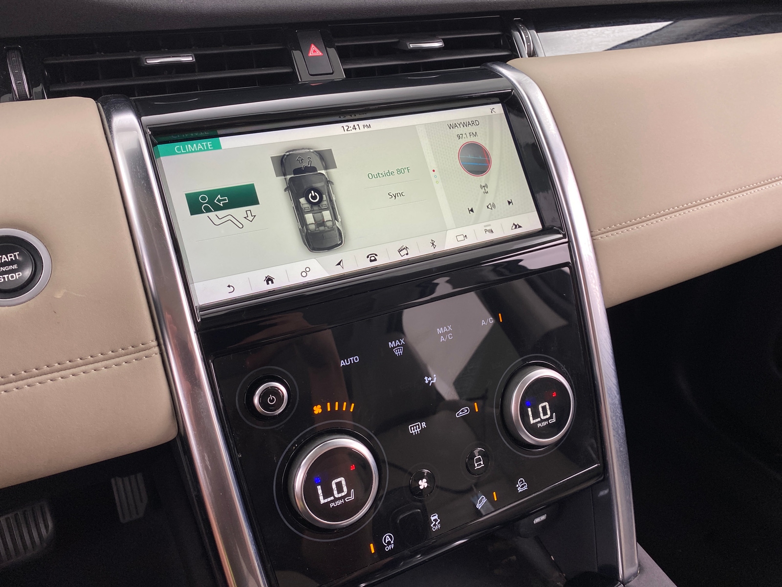 Thumbnail: 2020 Land Rover Discovery Sport - 3
