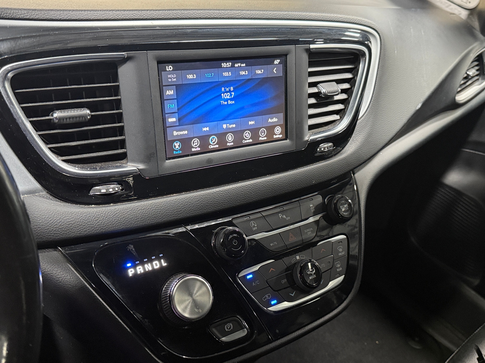 Thumbnail: 2020 Chrysler Pacifica - 3
