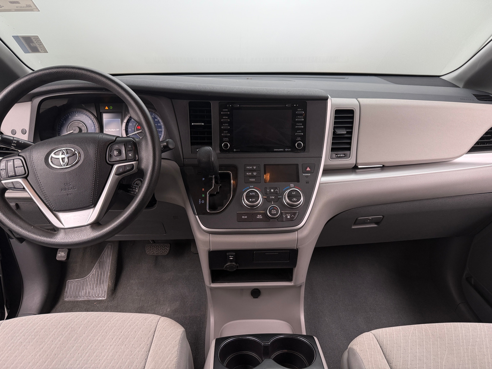 Thumbnail: 2020 Toyota Sienna - 3