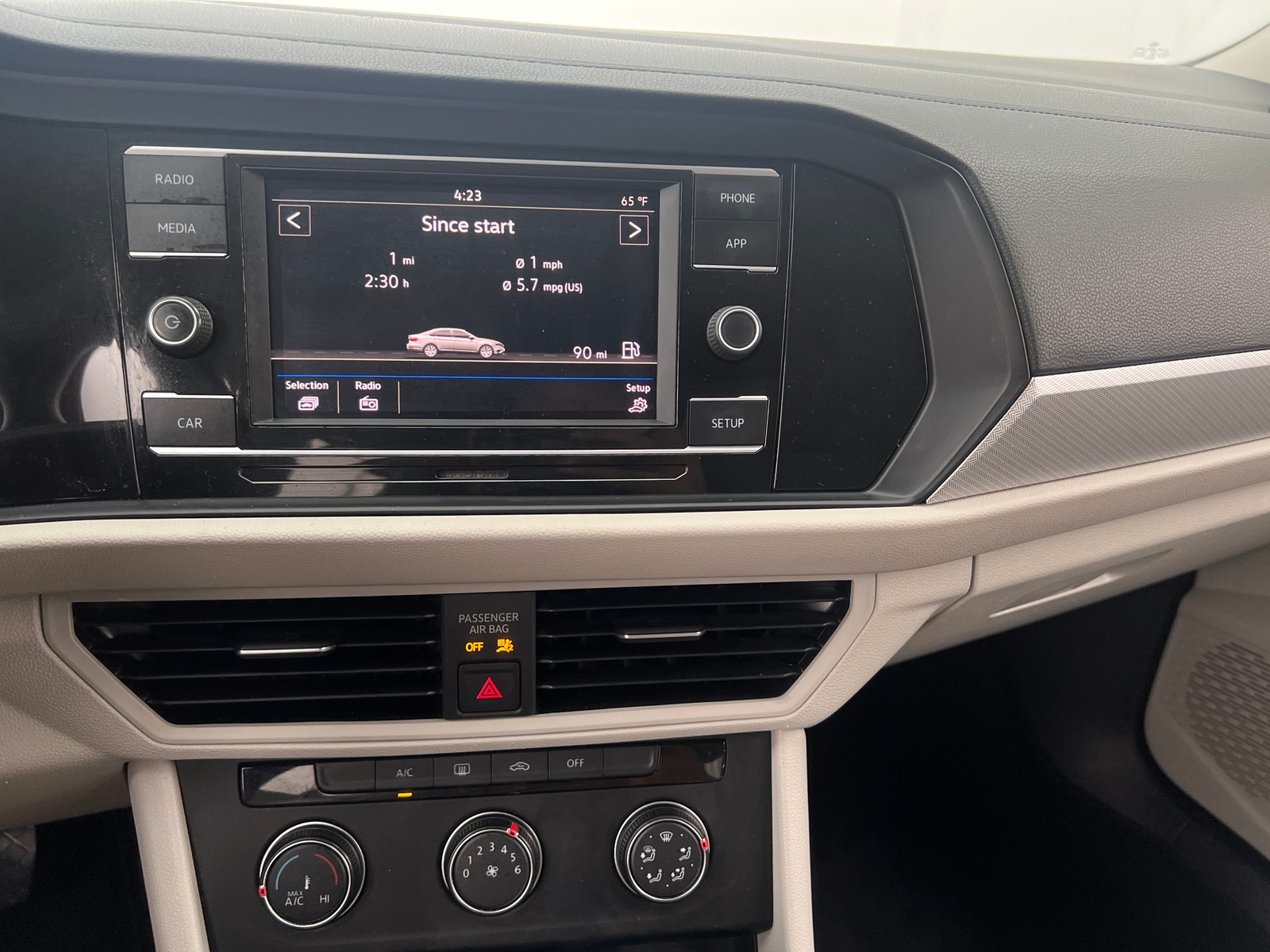 Thumbnail: 2019 Volkswagen Jetta - 4