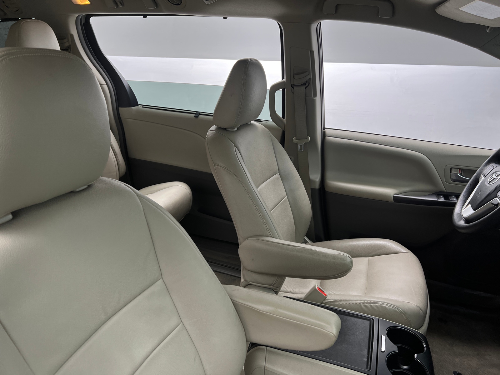 Thumbnail: 2015 Toyota Sienna - 2