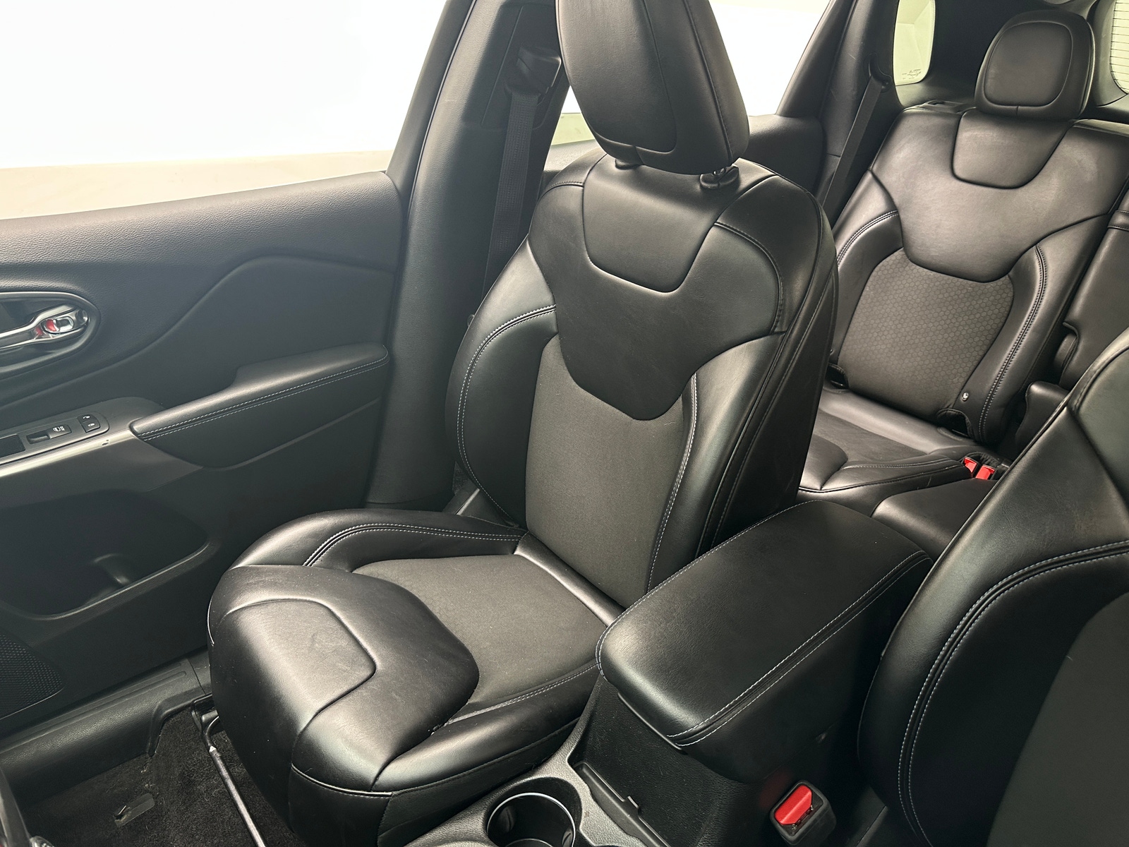Thumbnail: 2019 Jeep Cherokee - 2