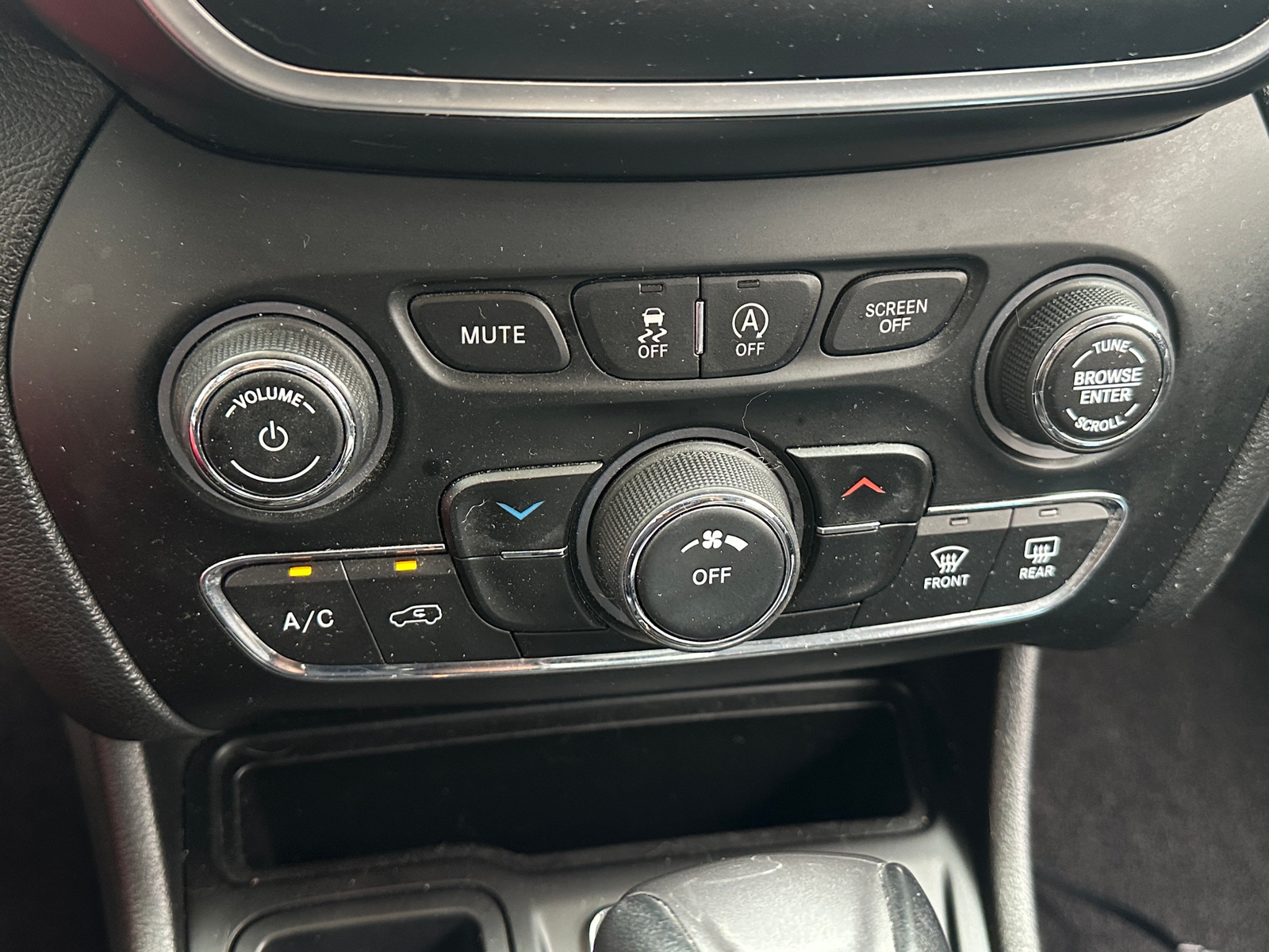 Thumbnail: 2019 Jeep Cherokee - 4