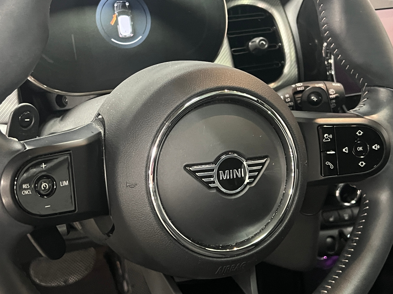 Thumbnail: 2022 MINI Cooper Hardtop - 4