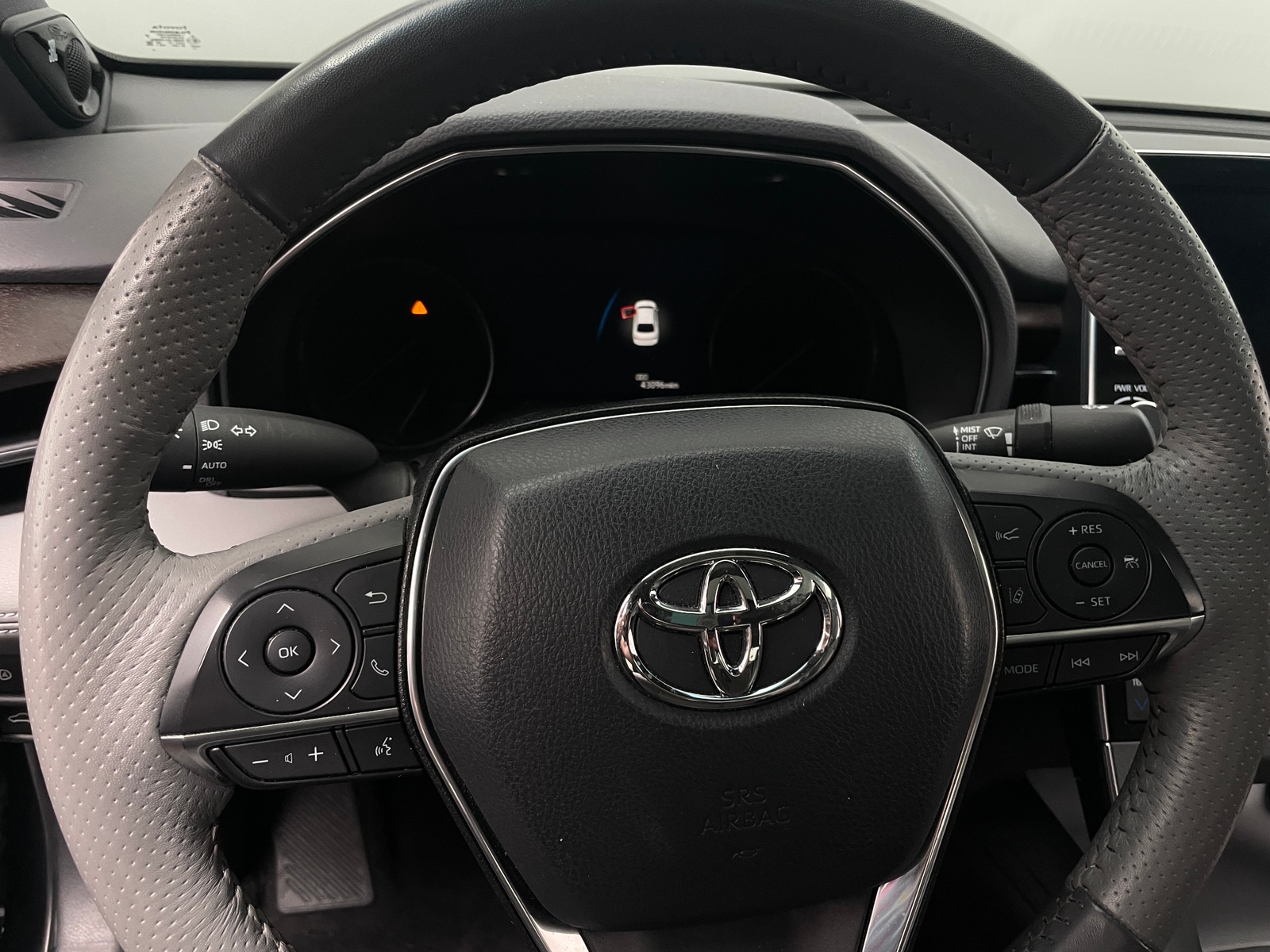 Thumbnail: 2019 Toyota Avalon - 4