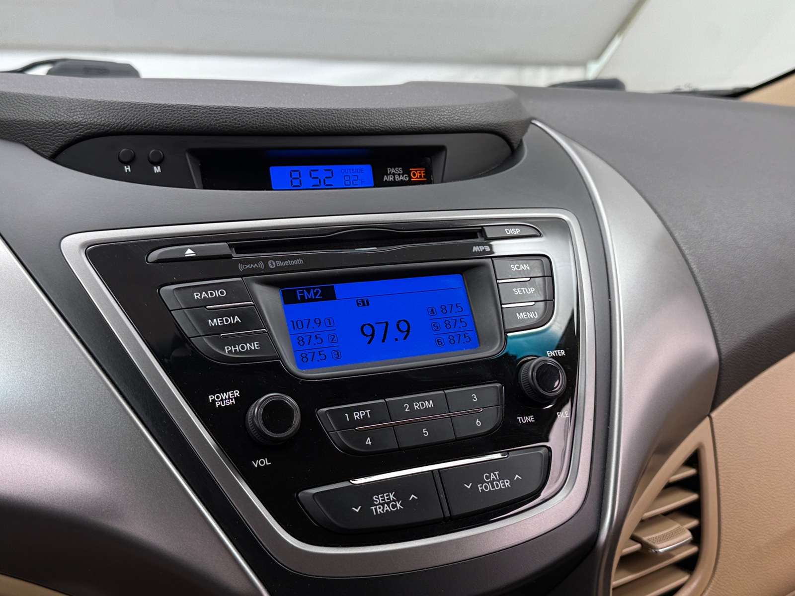 Thumbnail: 2013 Hyundai Elantra - 4