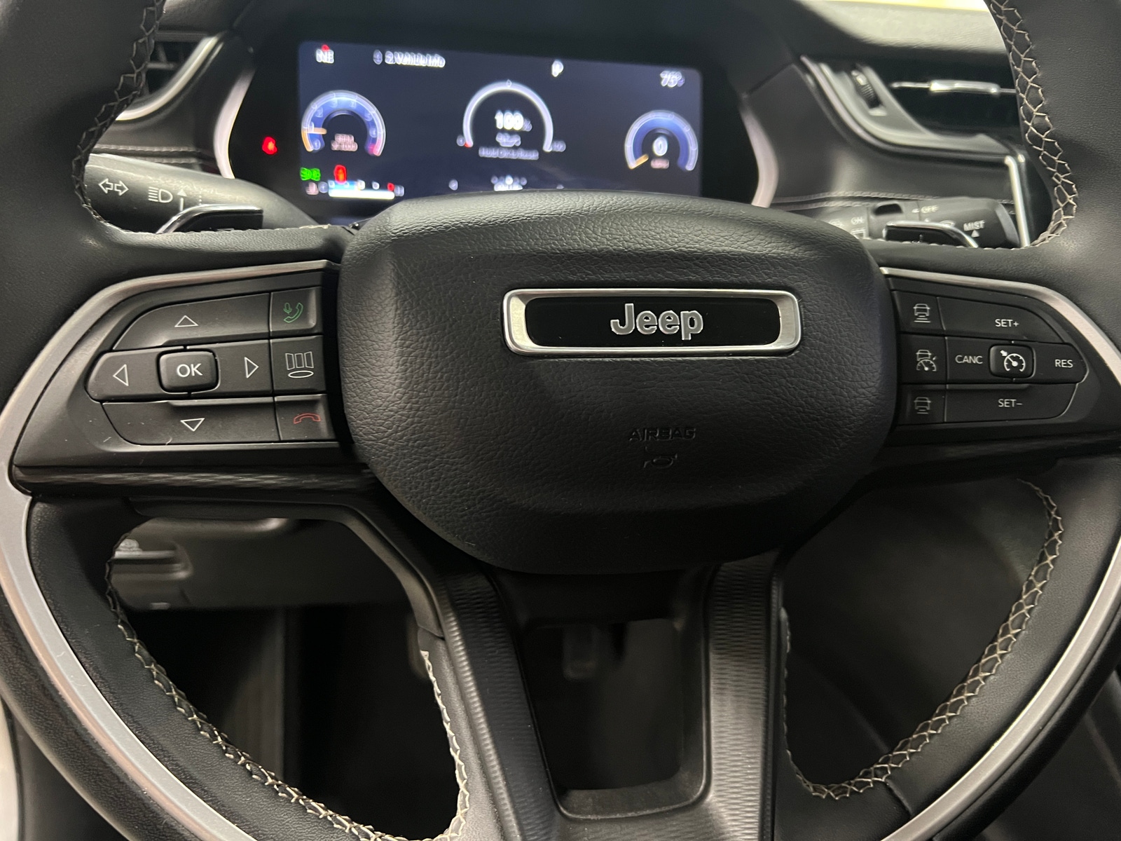 Thumbnail: 2023 Jeep Grand Cherokee L - 5