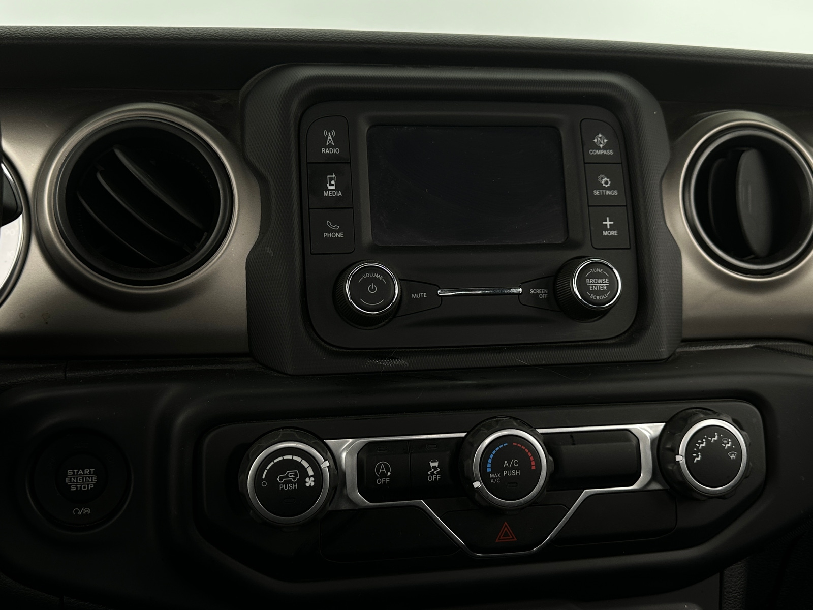 Thumbnail: 2021 Jeep Gladiator - 4