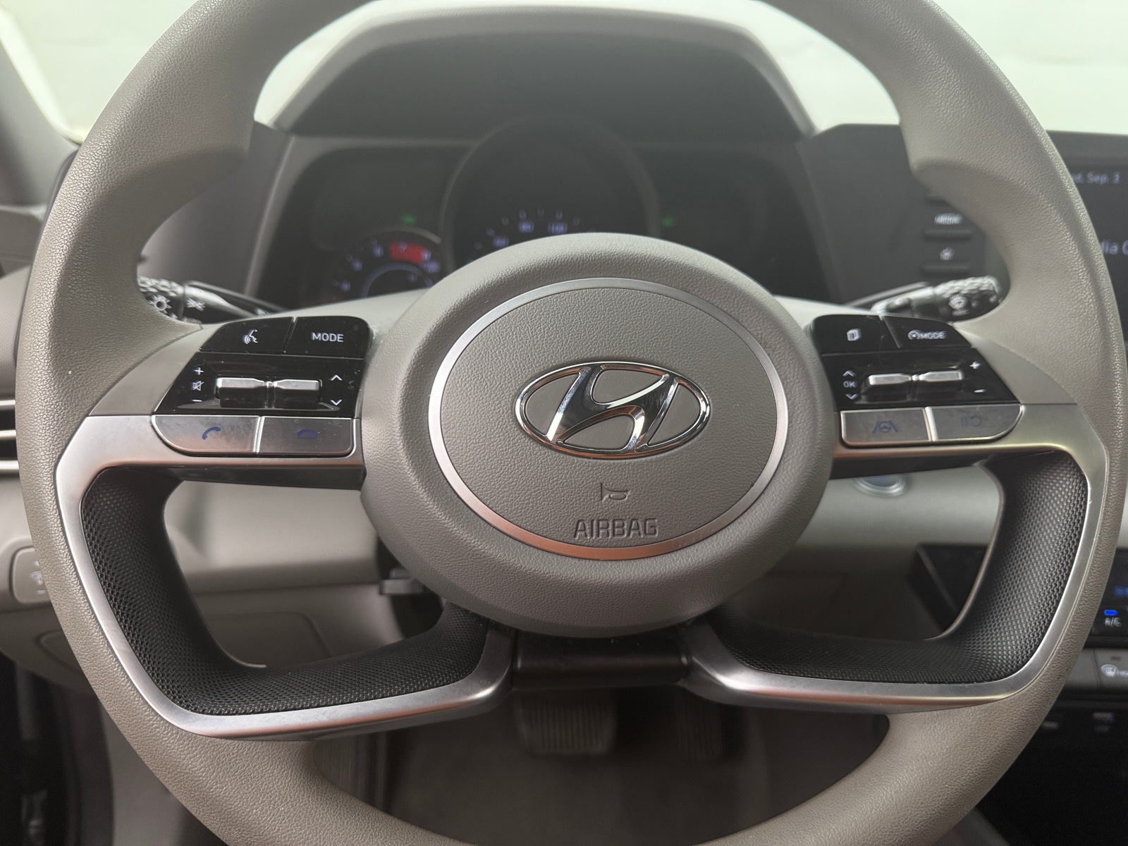 Thumbnail: 2022 Hyundai Elantra - 5