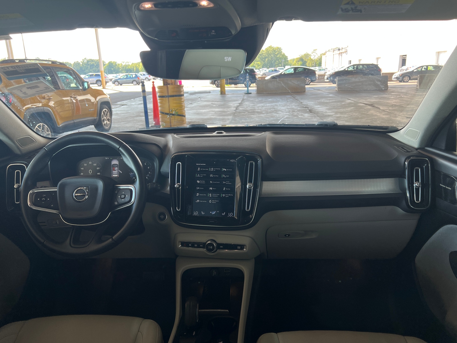Thumbnail: 2019 Volvo XC40 - 2