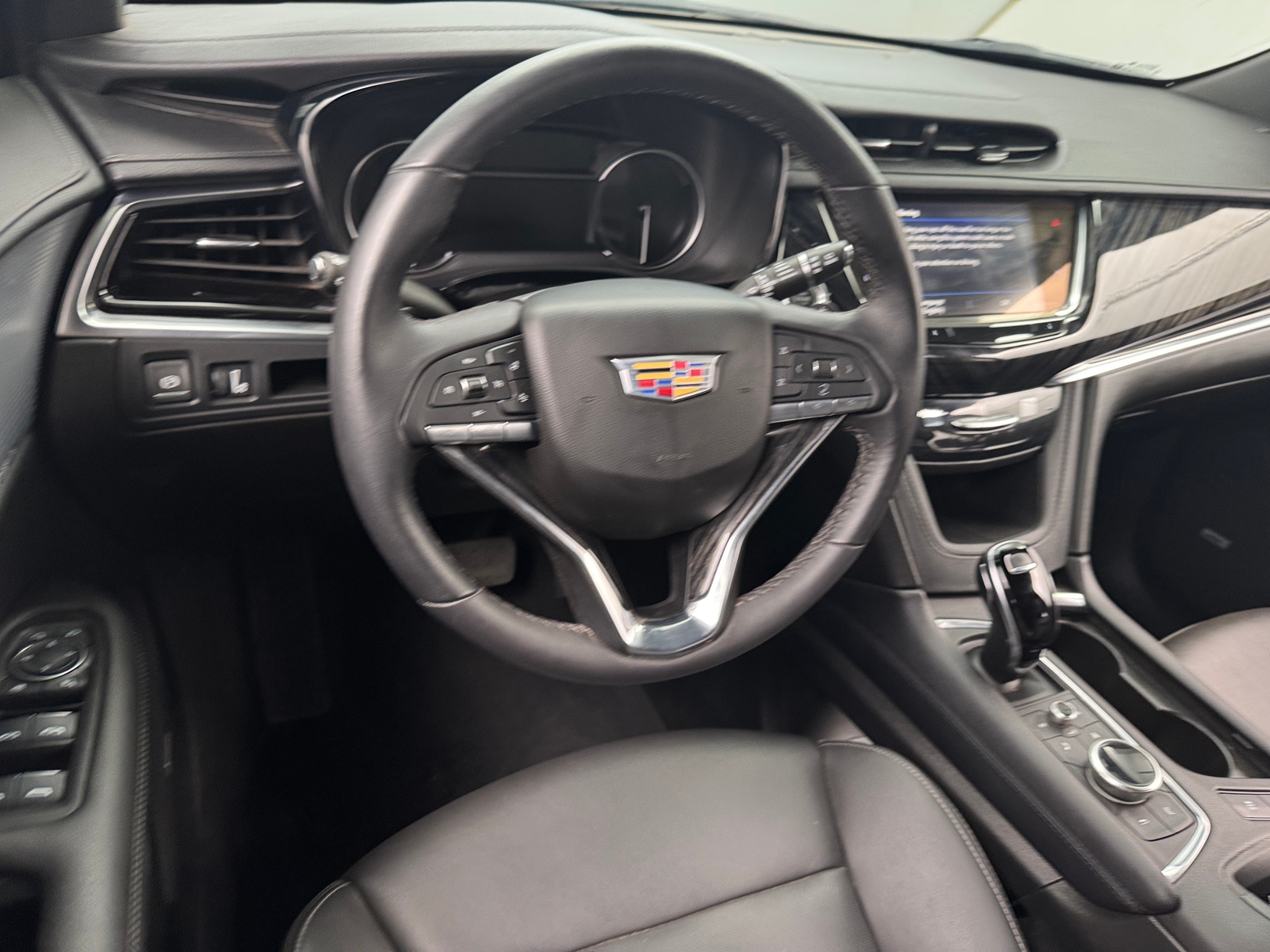 Thumbnail: 2025 Cadillac XT6 - 4