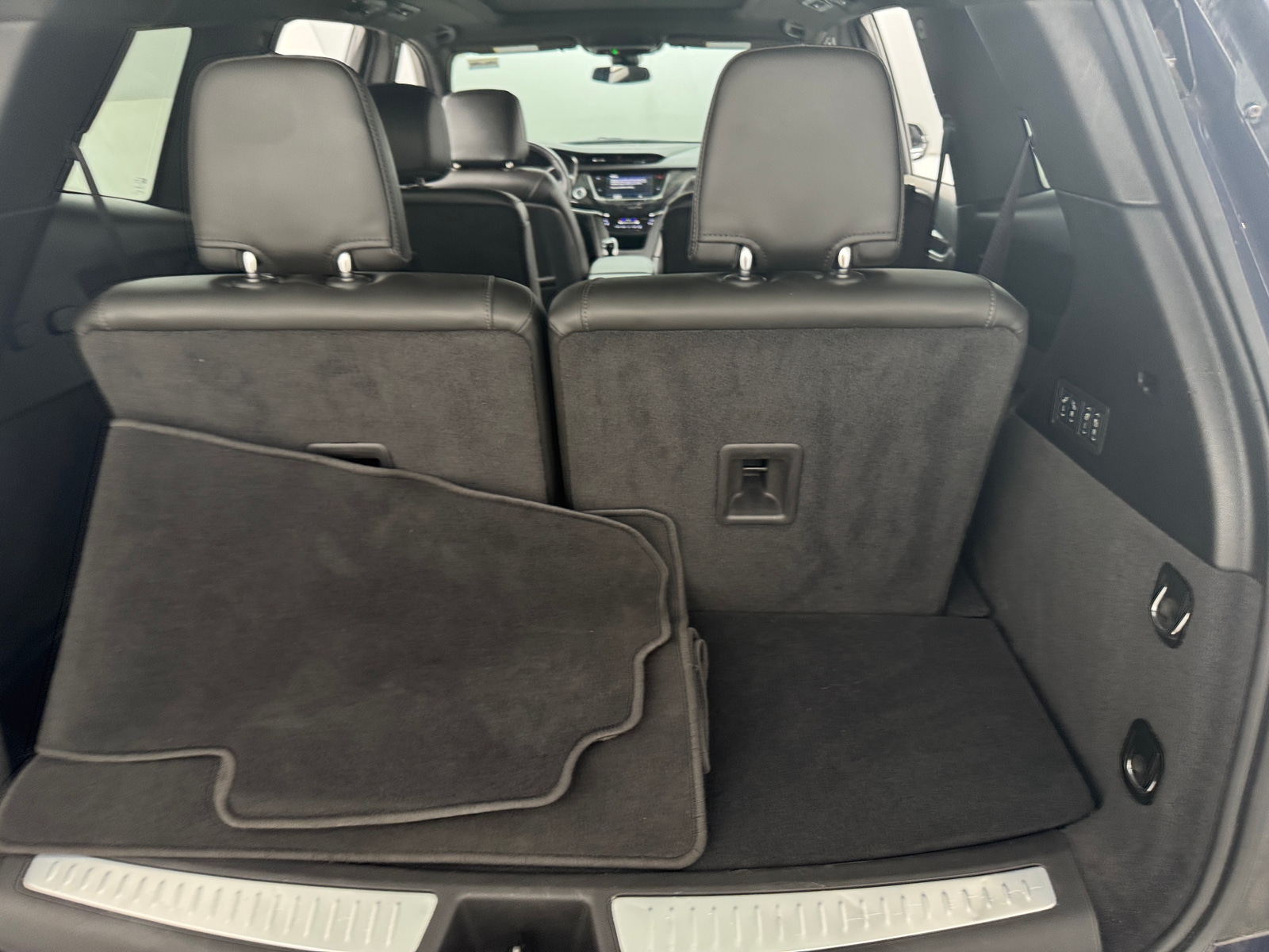 Thumbnail: 2025 Cadillac XT6 - 6