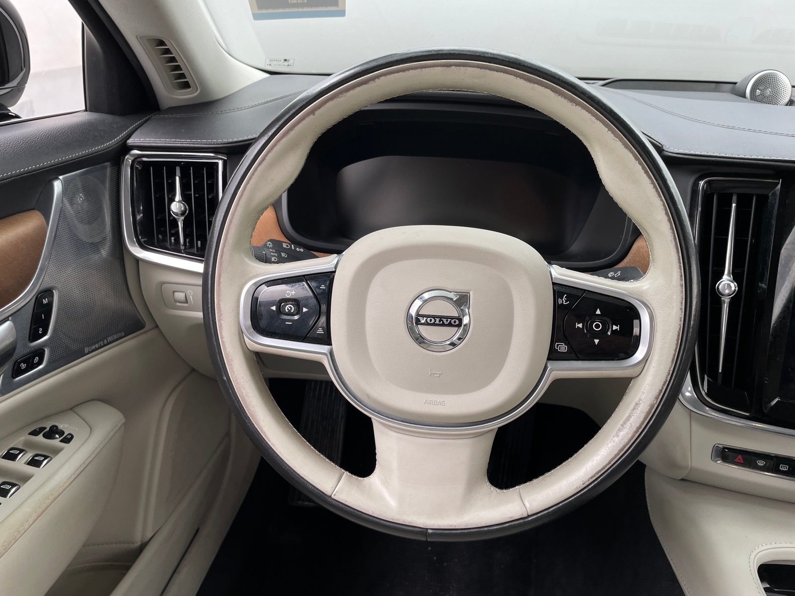Thumbnail: 2018 Volvo S90 - 4