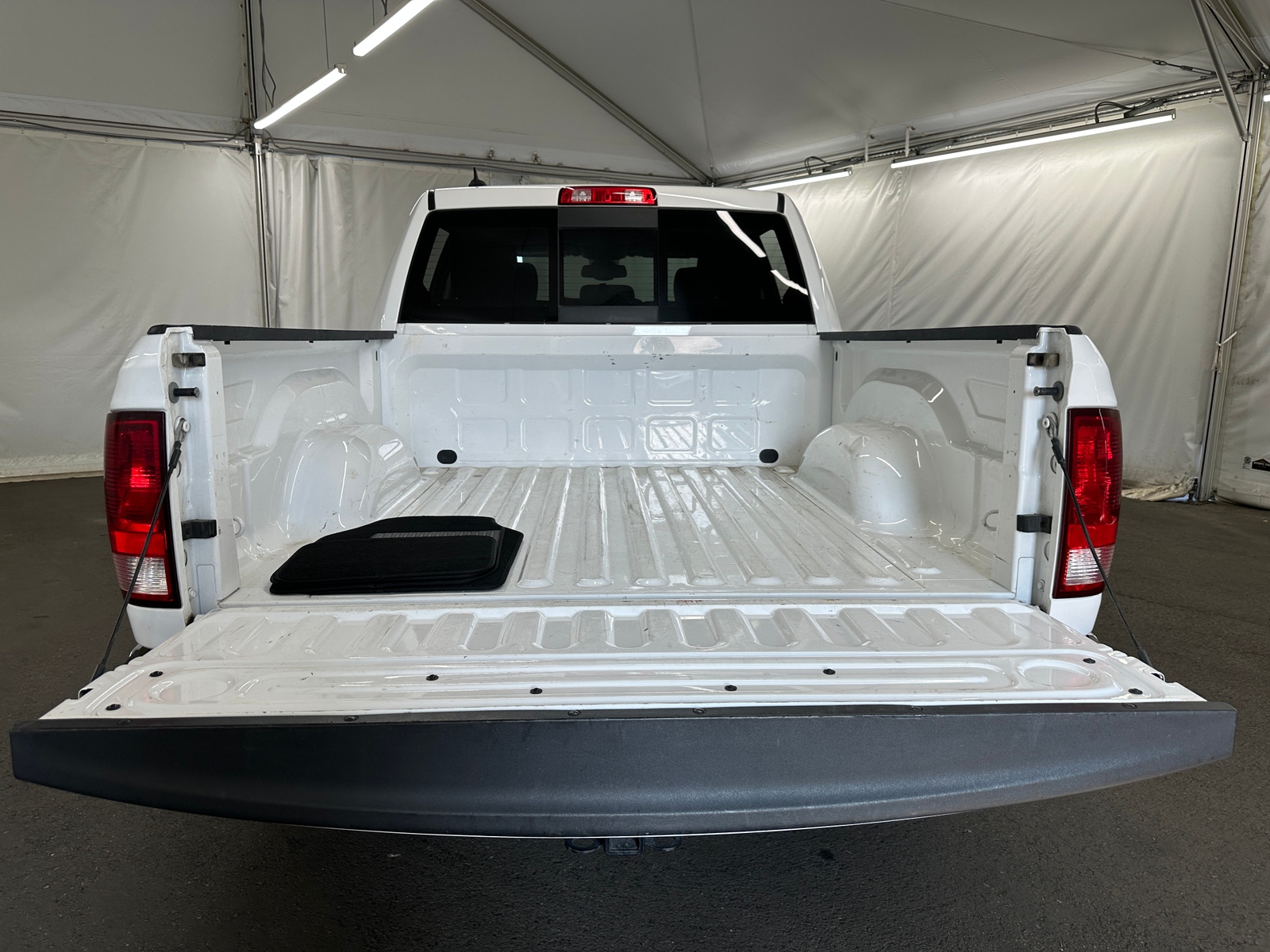 Thumbnail: 2023 RAM 1500 Classic - 7