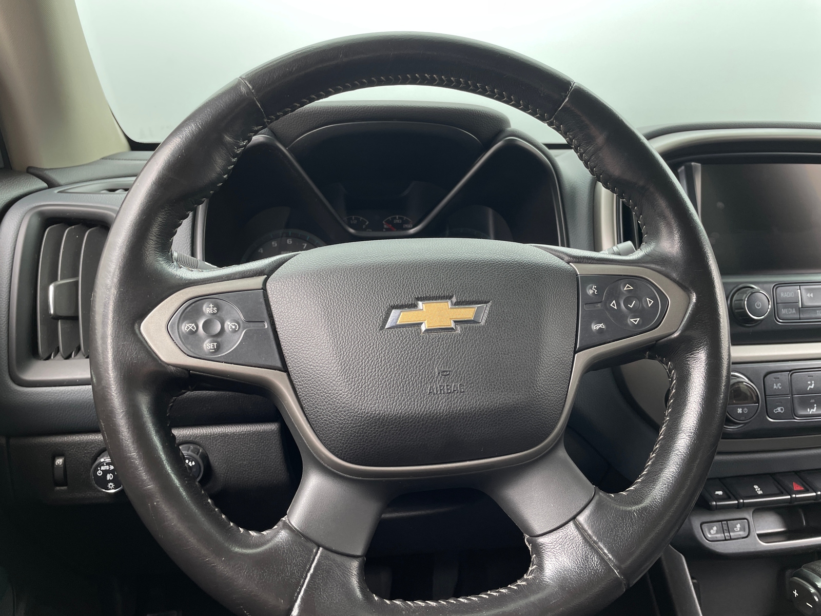 Thumbnail: 2017 Chevrolet Colorado - 3