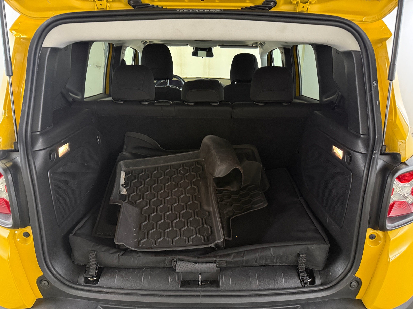 Thumbnail: 2015 Jeep Renegade - 7