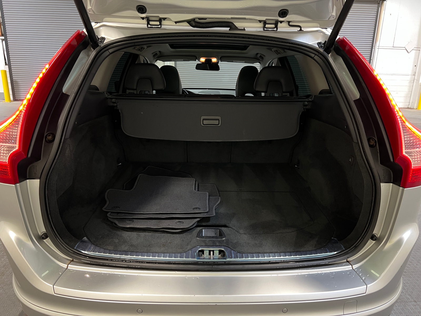 Thumbnail: 2015 Volvo XC60 - 6