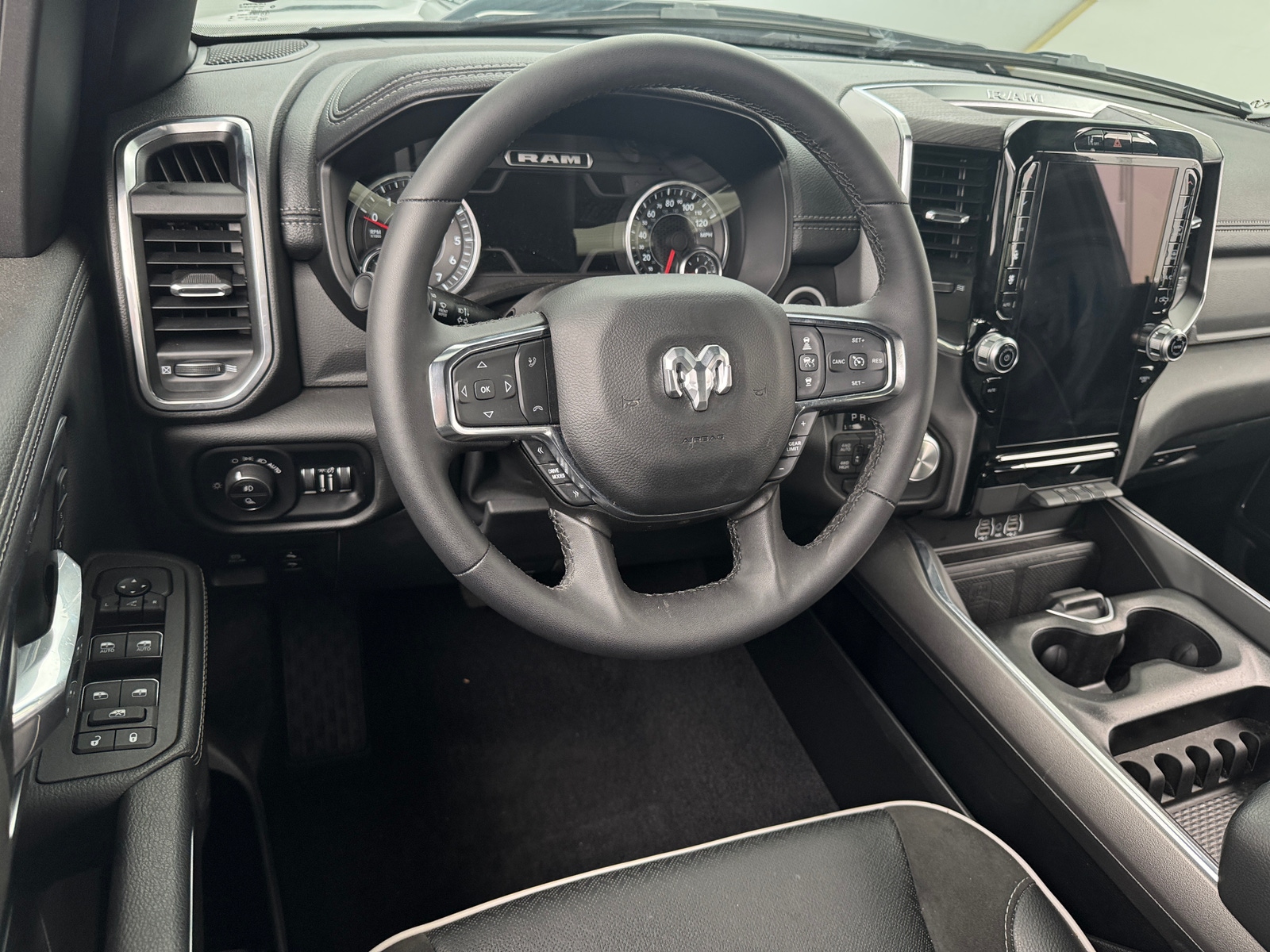 Thumbnail: 2025 RAM 1500 - 4