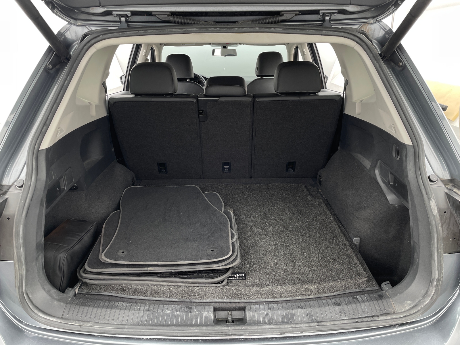Thumbnail: 2018 Volkswagen Tiguan - 7