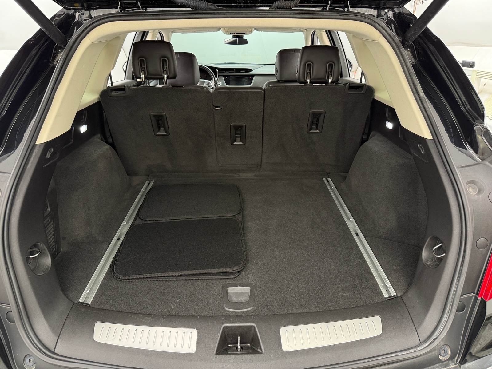 Thumbnail: 2019 Cadillac XT5 - 6