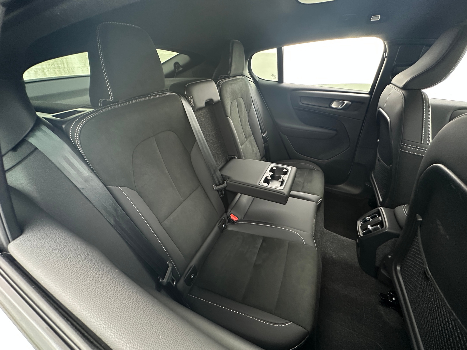 Thumbnail: 2023 Volvo C40 - 6