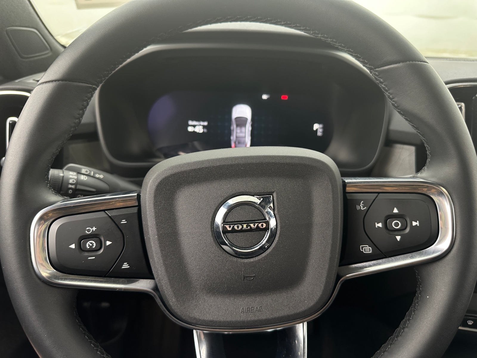 Thumbnail: 2023 Volvo C40 - 5