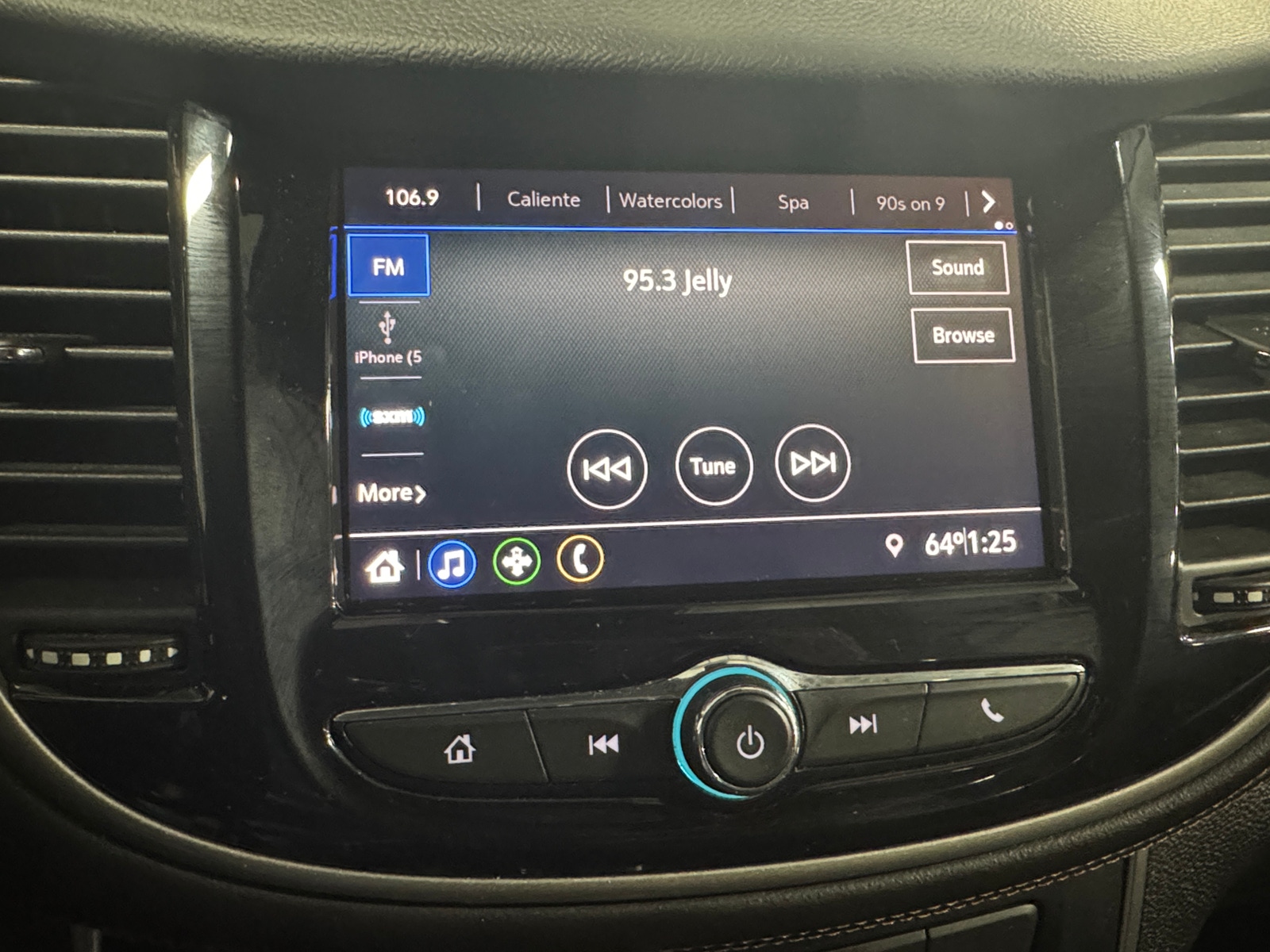 Thumbnail: 2020 Chevrolet Trax - 4