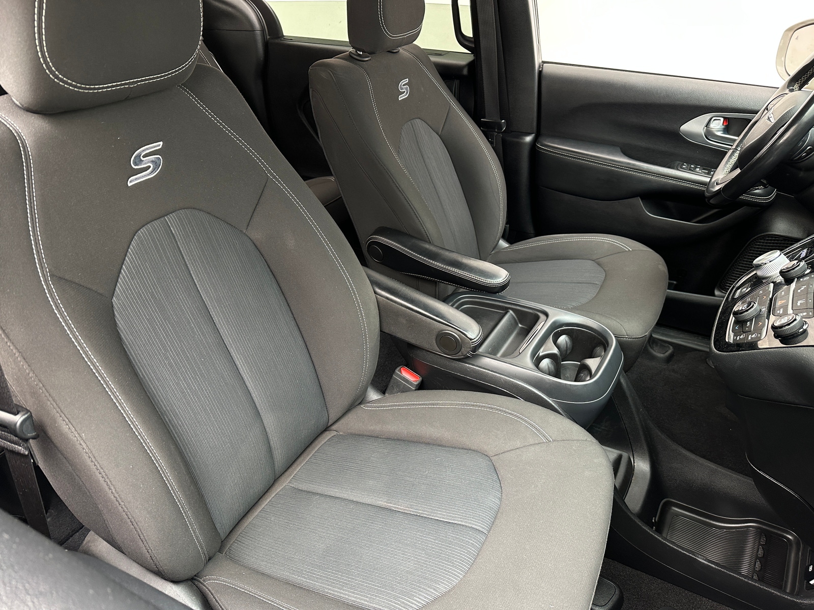 Thumbnail: 2021 Chrysler Pacifica - 2