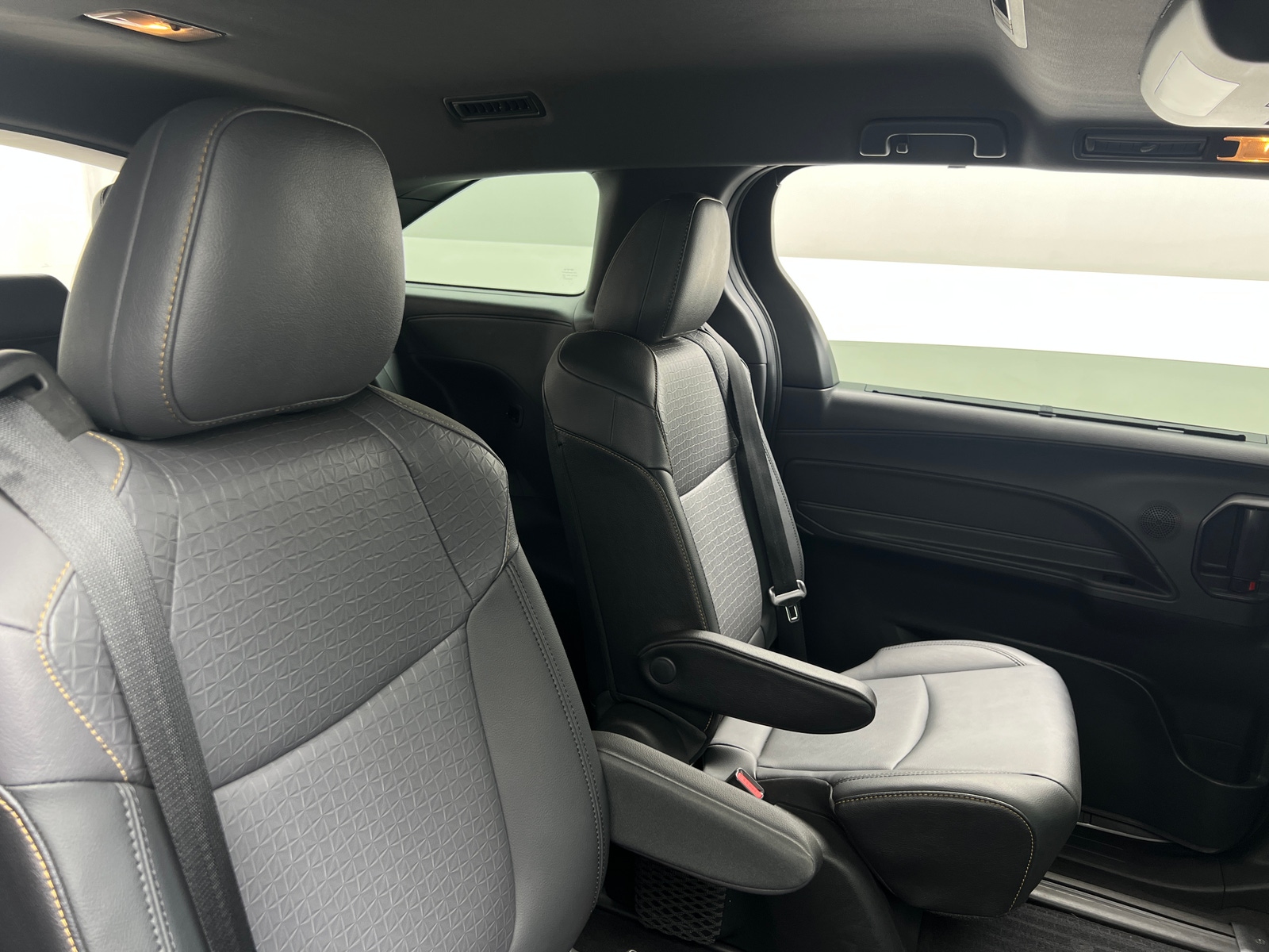 Thumbnail: 2022 Toyota Sienna - 5