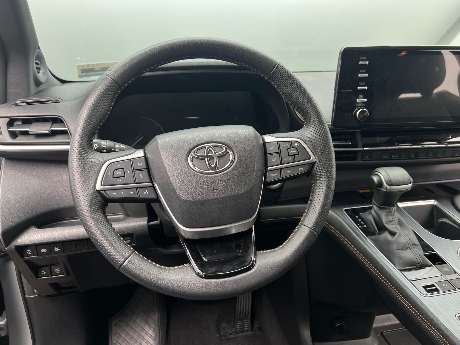 Thumbnail: 2022 Toyota Sienna - 4