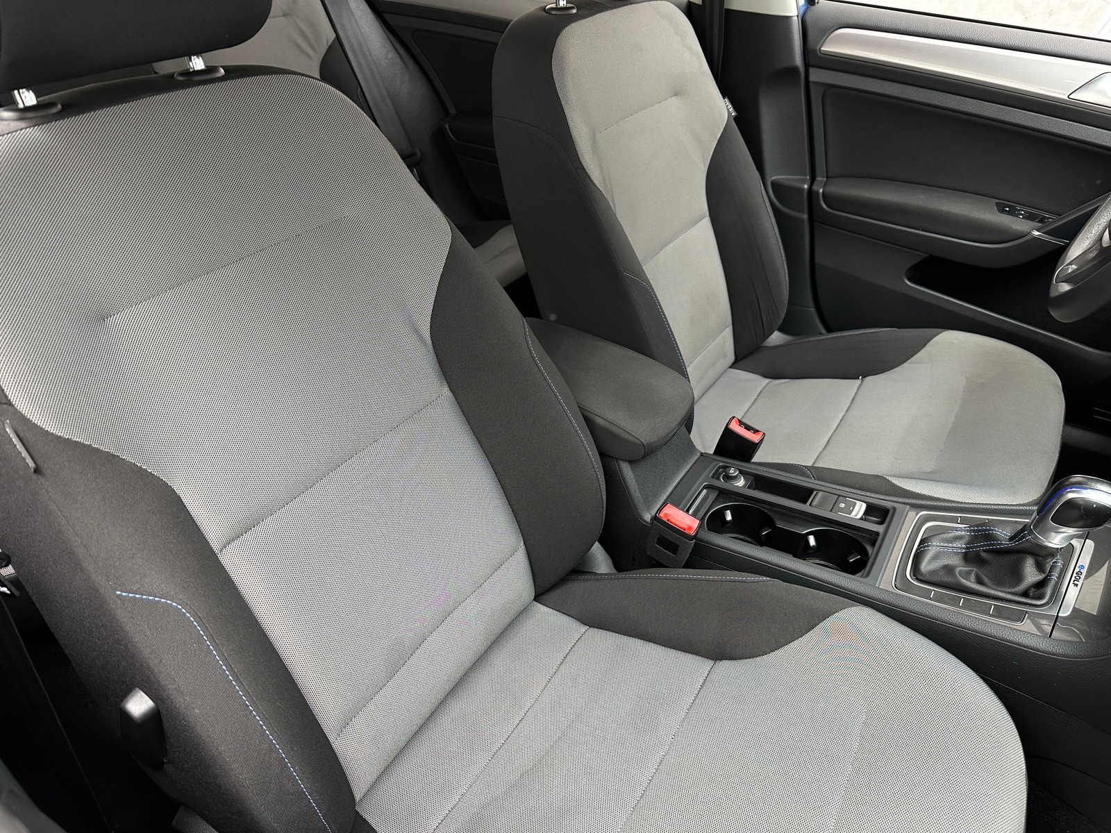Thumbnail: 2016 Volkswagen e-Golf - 2