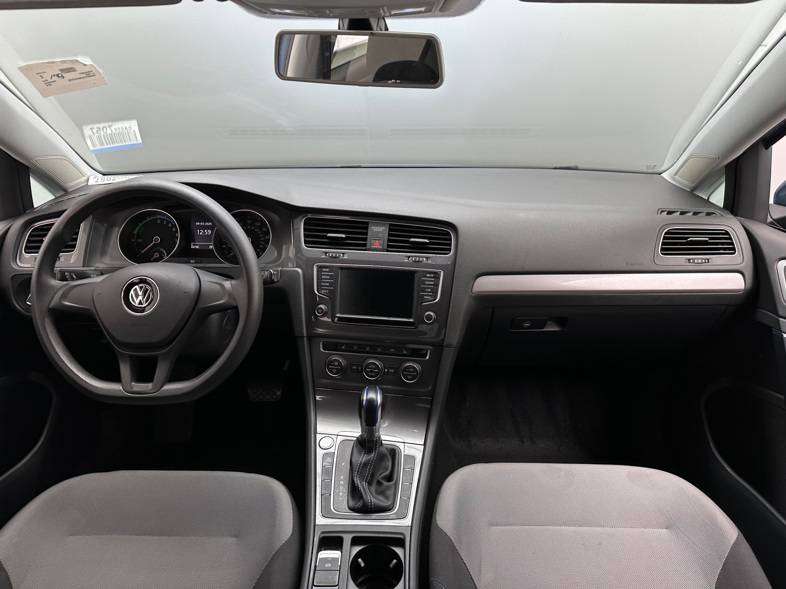 Thumbnail: 2016 Volkswagen e-Golf - 3