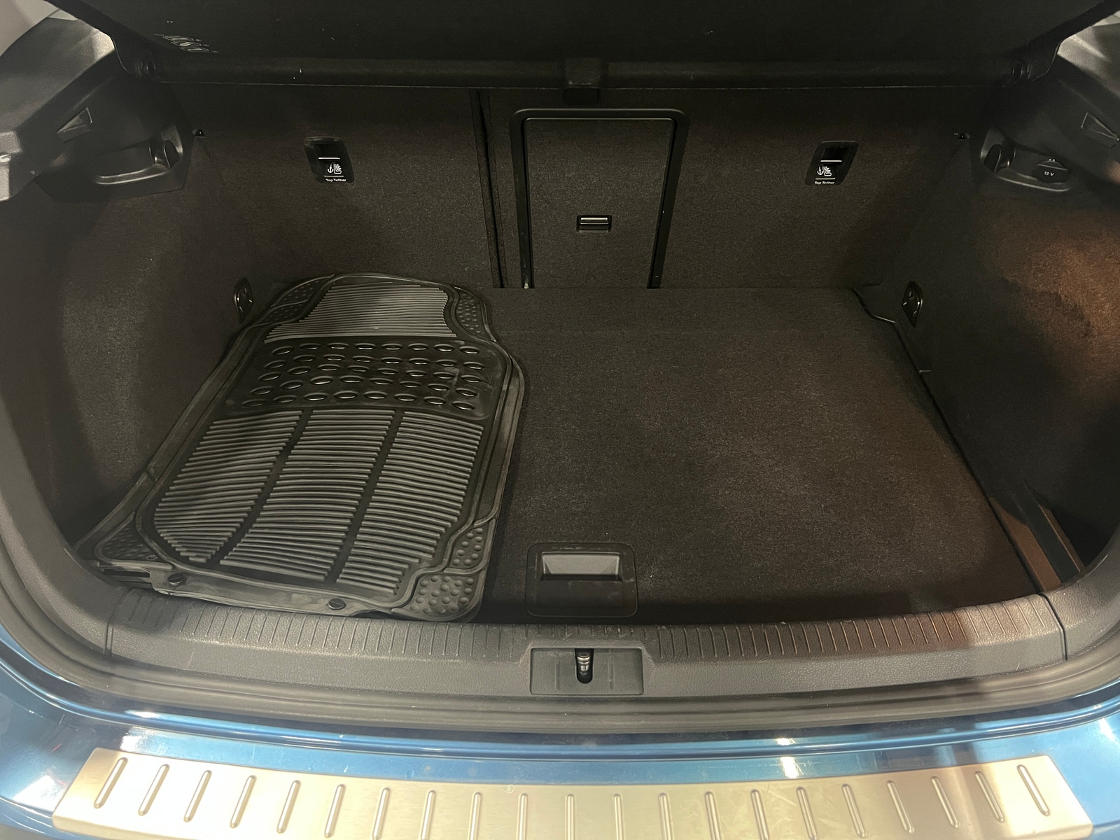Thumbnail: 2016 Volkswagen e-Golf - 6