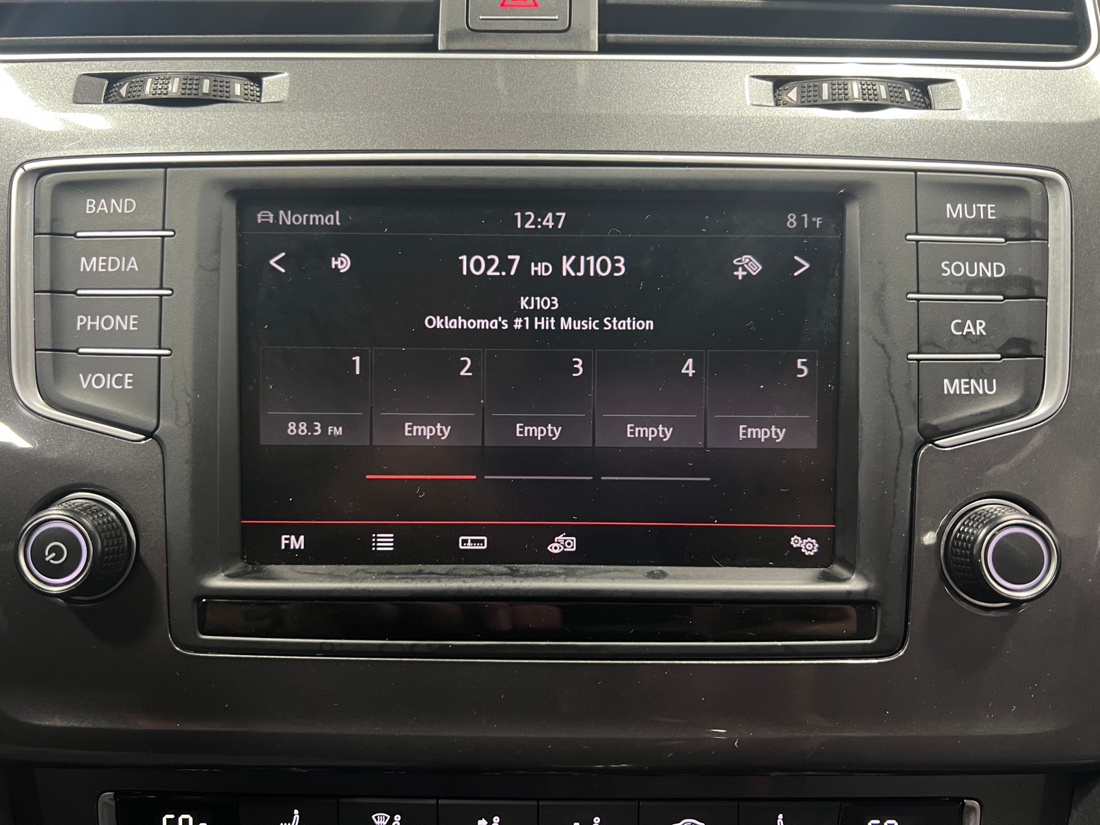 Thumbnail: 2016 Volkswagen e-Golf - 4