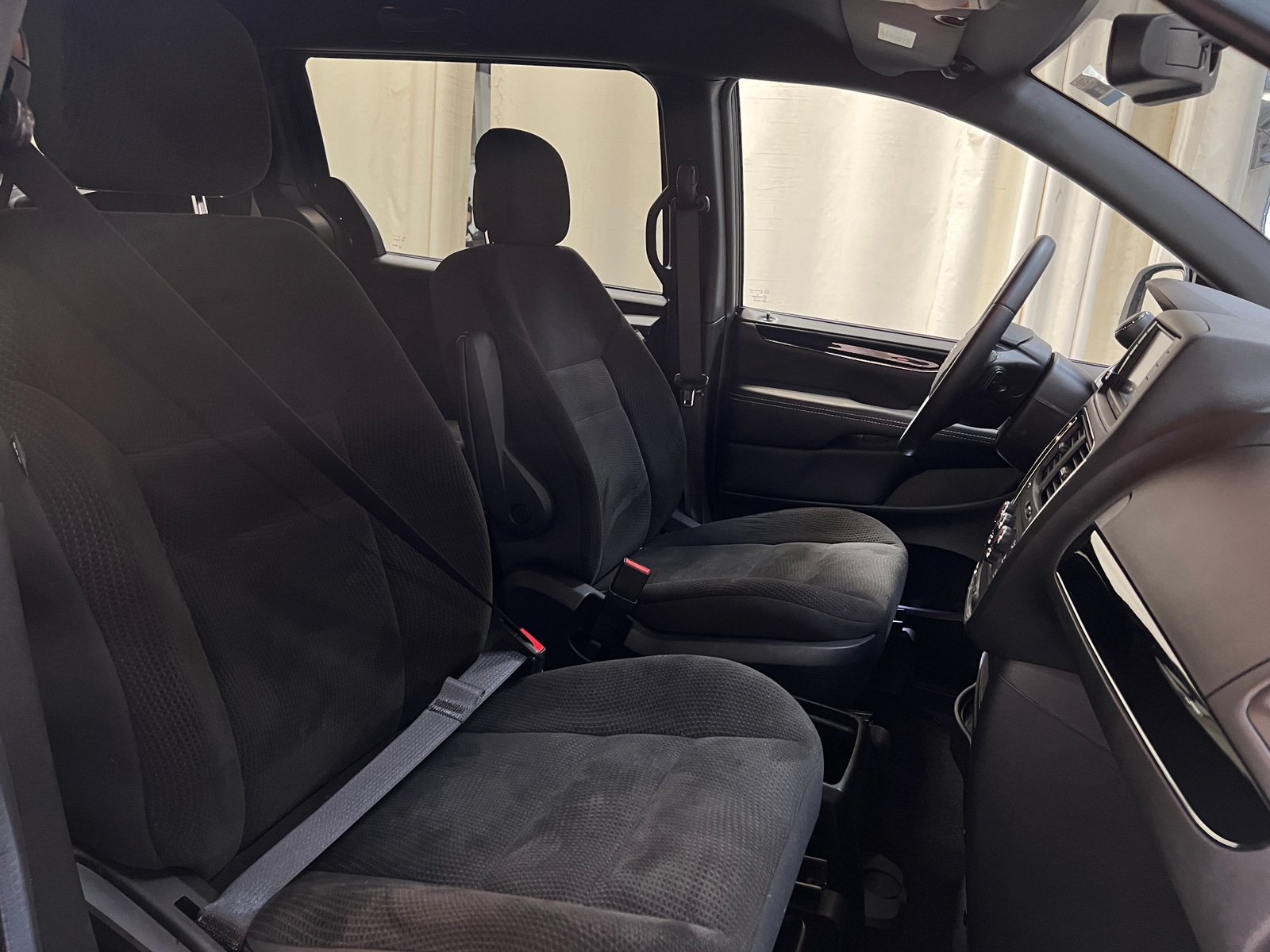 Thumbnail: 2018 Dodge Grand Caravan - 2