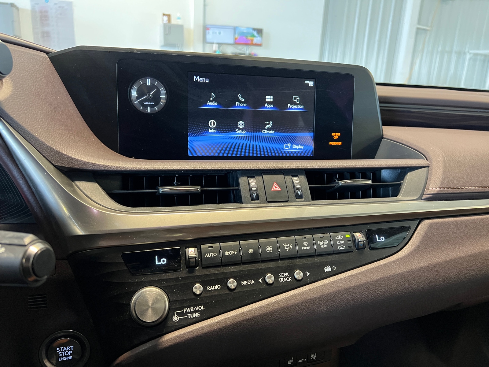 Thumbnail: 2021 Lexus ES - 3
