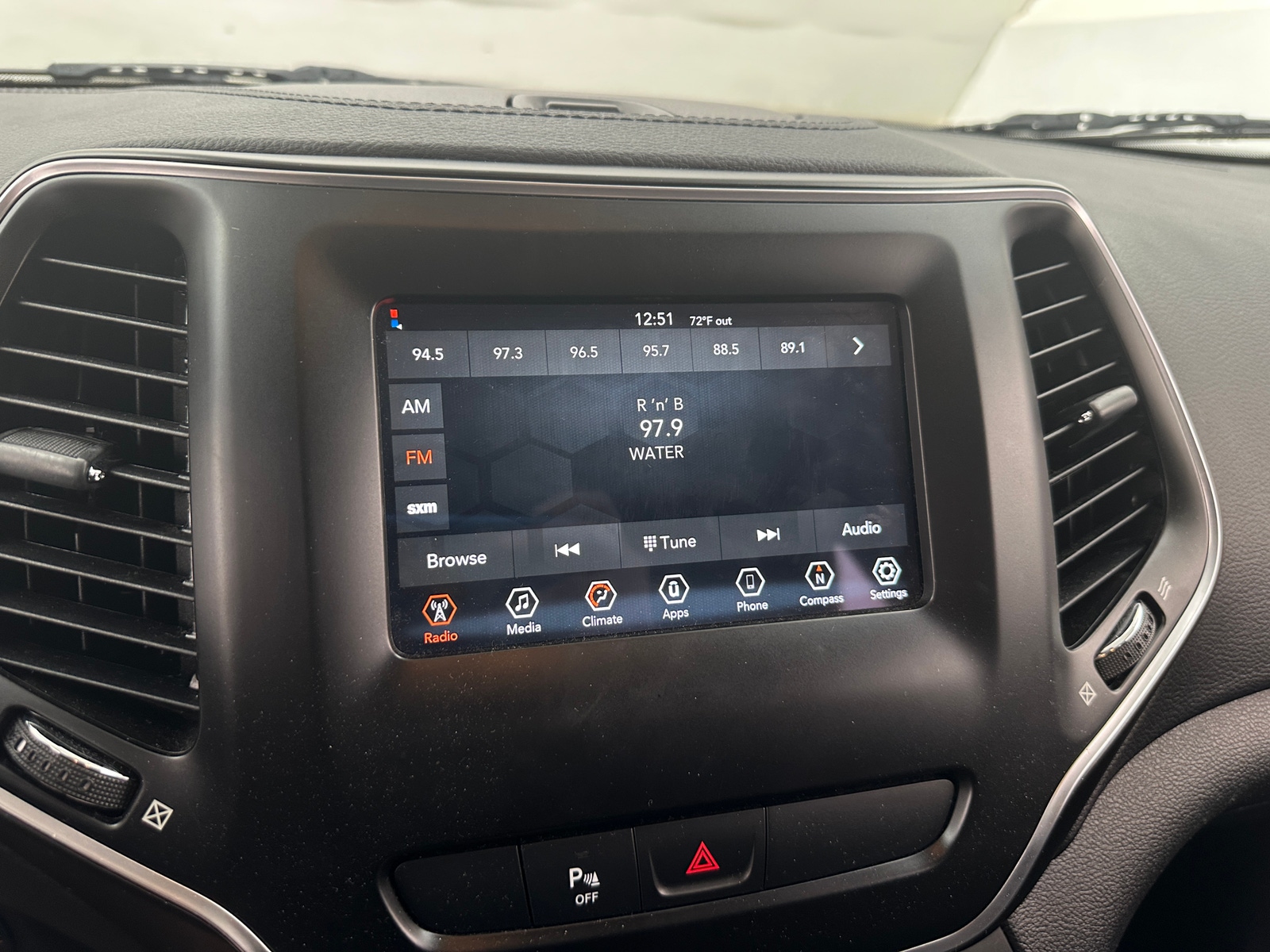 Thumbnail: 2019 Jeep Cherokee - 4