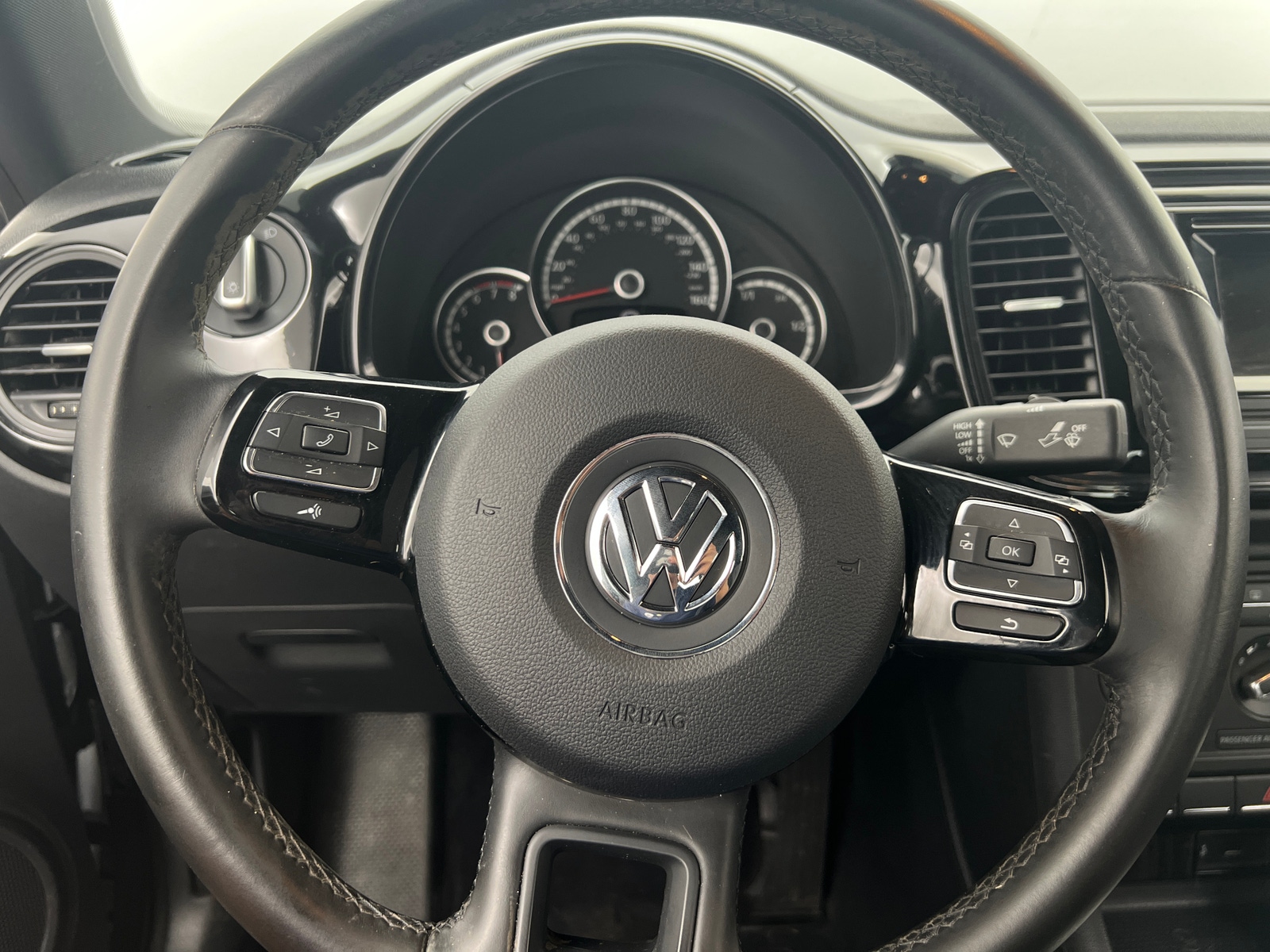 Thumbnail: 2016 Volkswagen Beetle - 5