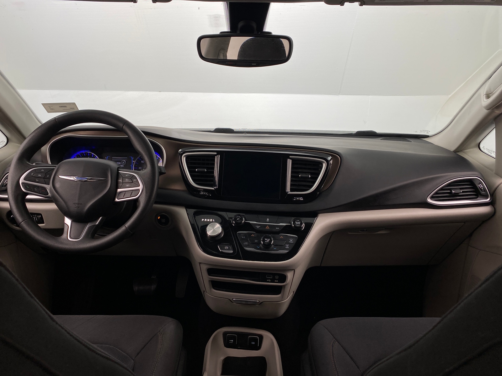 Thumbnail: 2017 Chrysler Pacifica - 3