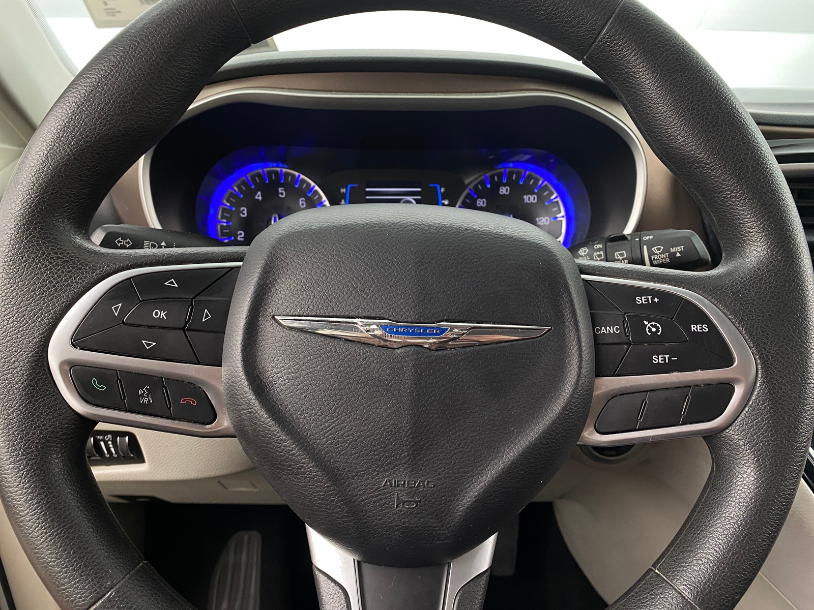 Thumbnail: 2017 Chrysler Pacifica - 5