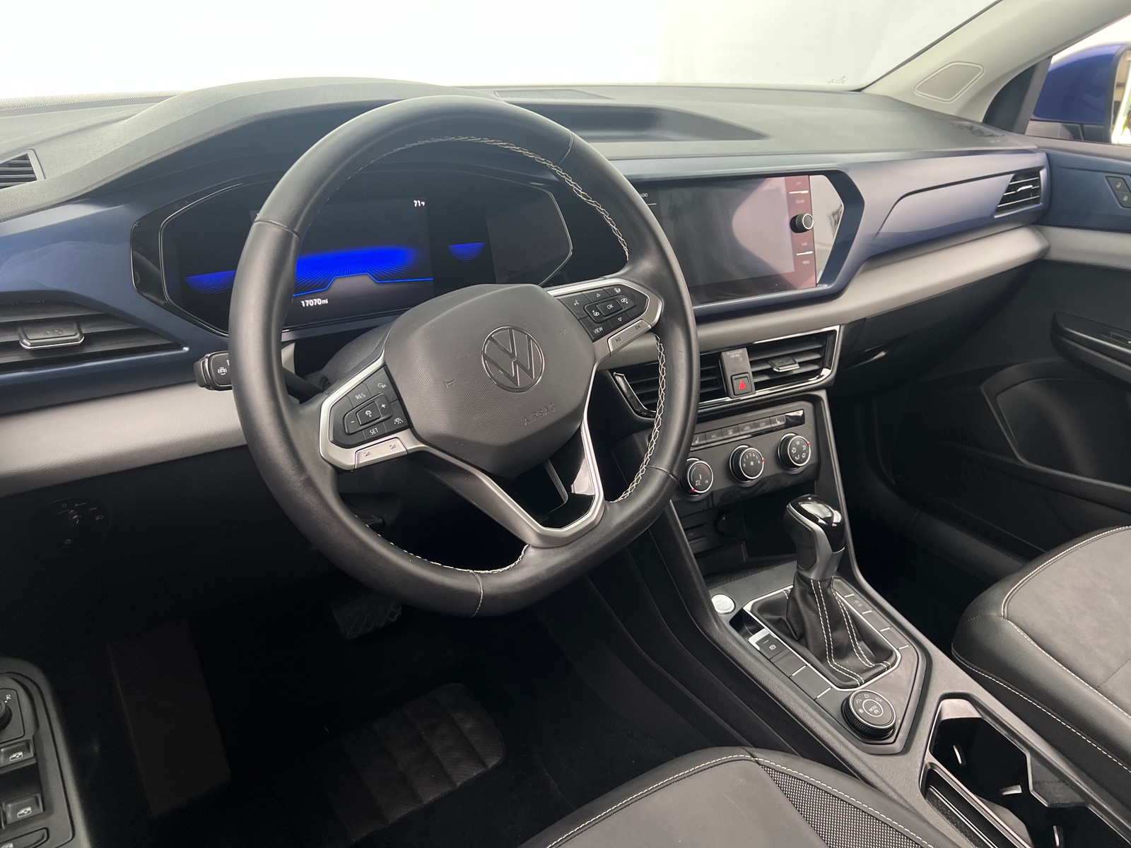 Thumbnail: 2022 Volkswagen Taos - 3