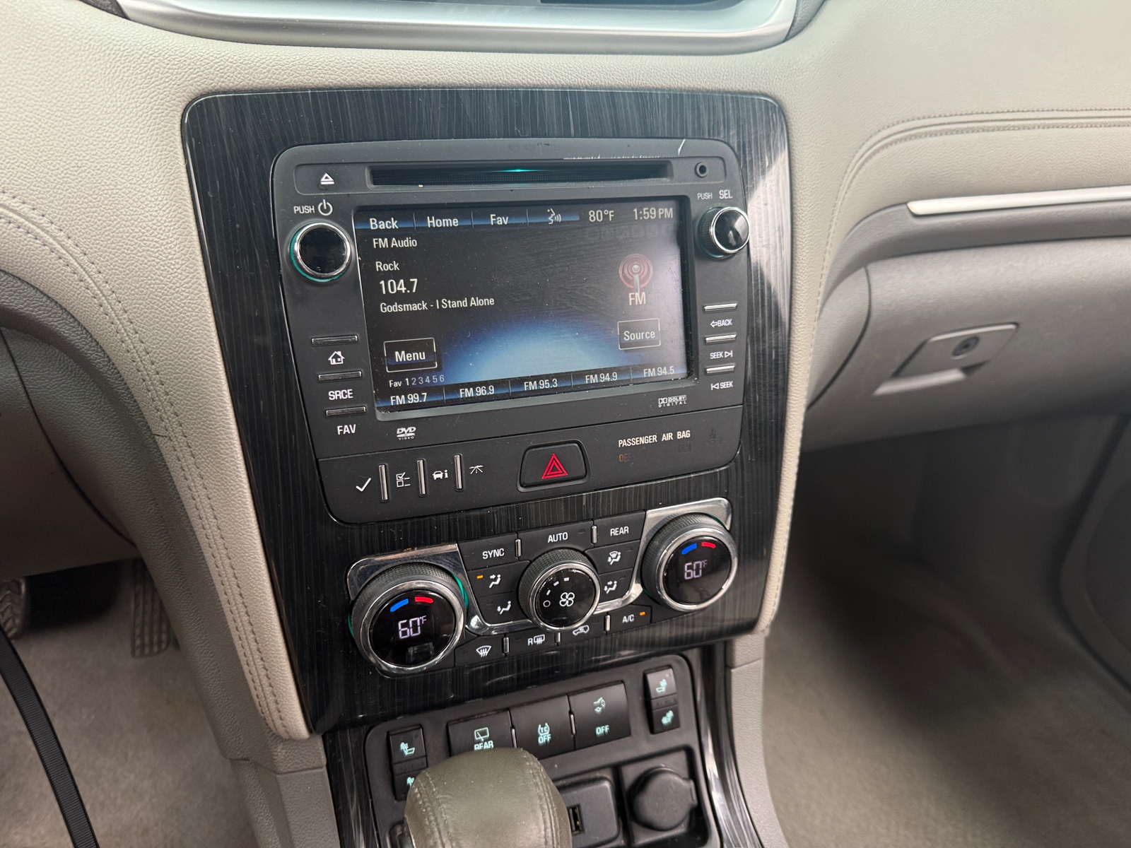 Thumbnail: 2015 Chevrolet Traverse - 3