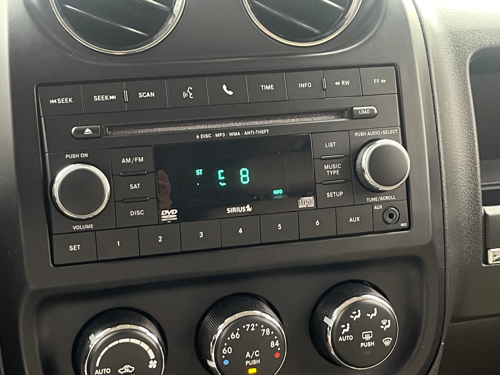 Thumbnail: 2014 Jeep Patriot - 3