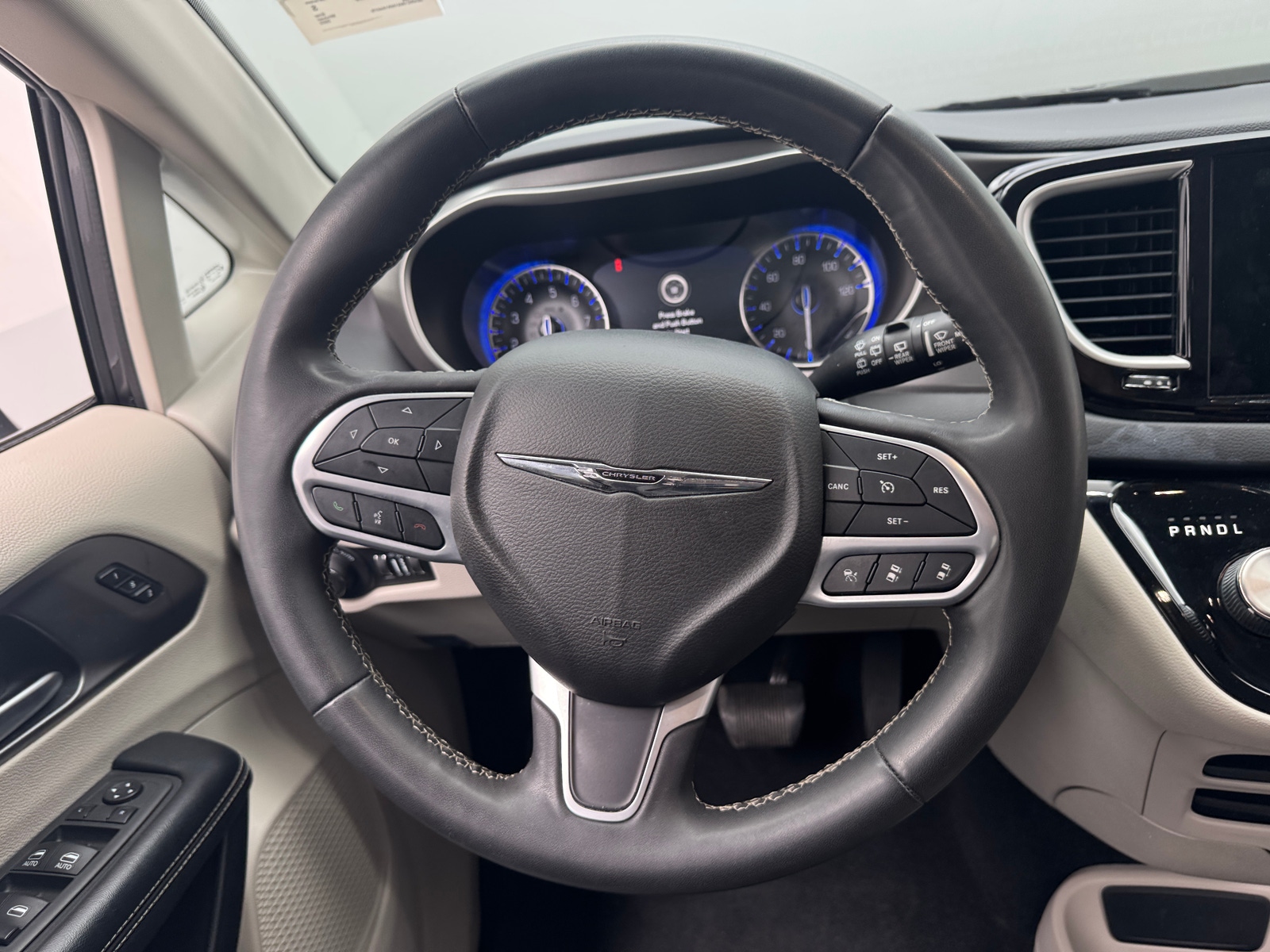 Thumbnail: 2022 Chrysler Pacifica - 4