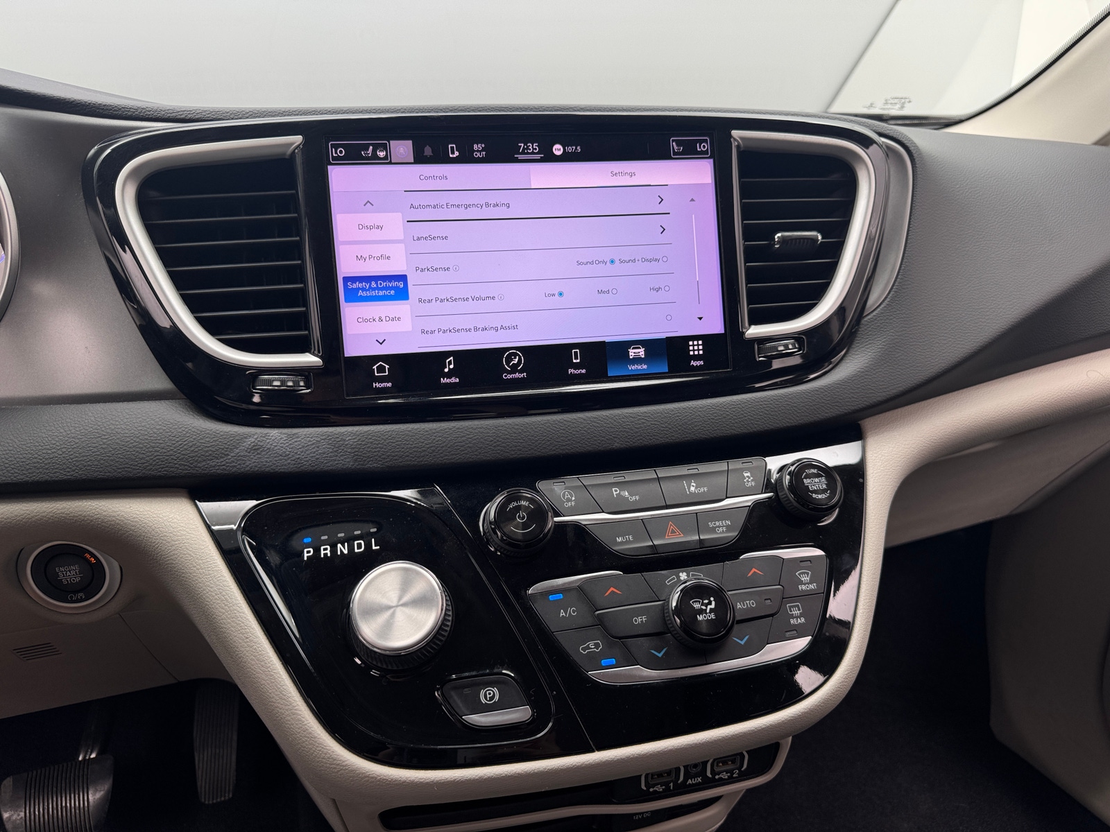 Thumbnail: 2022 Chrysler Pacifica - 3
