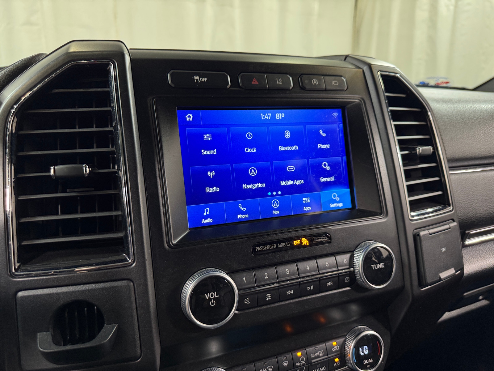 Thumbnail: 2021 Ford Expedition - 4