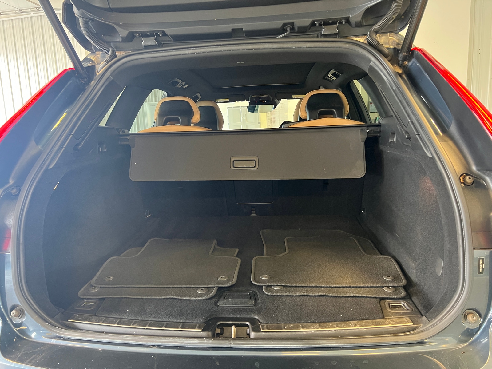 Thumbnail: 2018 Volvo XC60 - 6